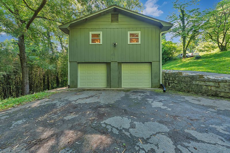 5212 Sheraton Ln, Knoxville, TN 37920
