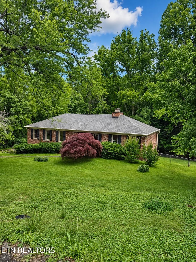 5212 Yorktown Rd, Knoxville, TN 37920