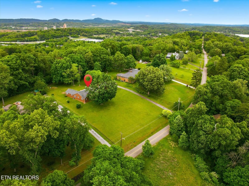 5215 E Sunset Rd, Knoxville, TN 37914