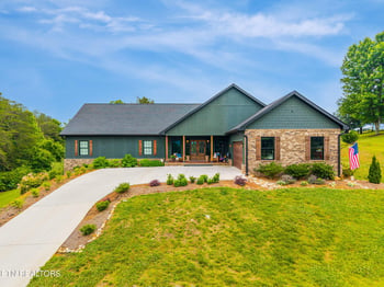 5216 Three Bars Ln, Seymour, TN 37865
