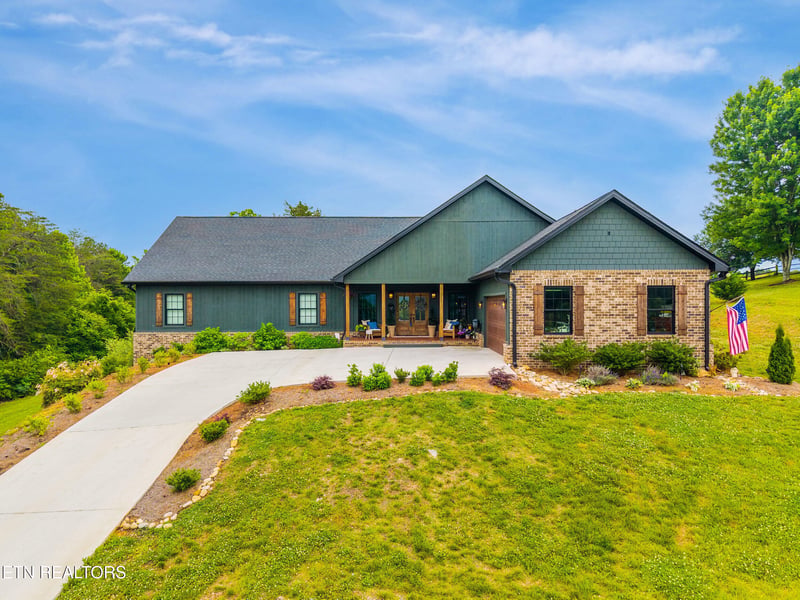 5216 Three Bars Ln, Seymour, TN 37865