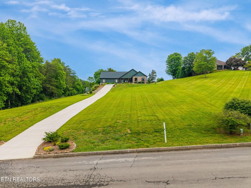 5216 Three Bars Ln, Seymour, TN 37865