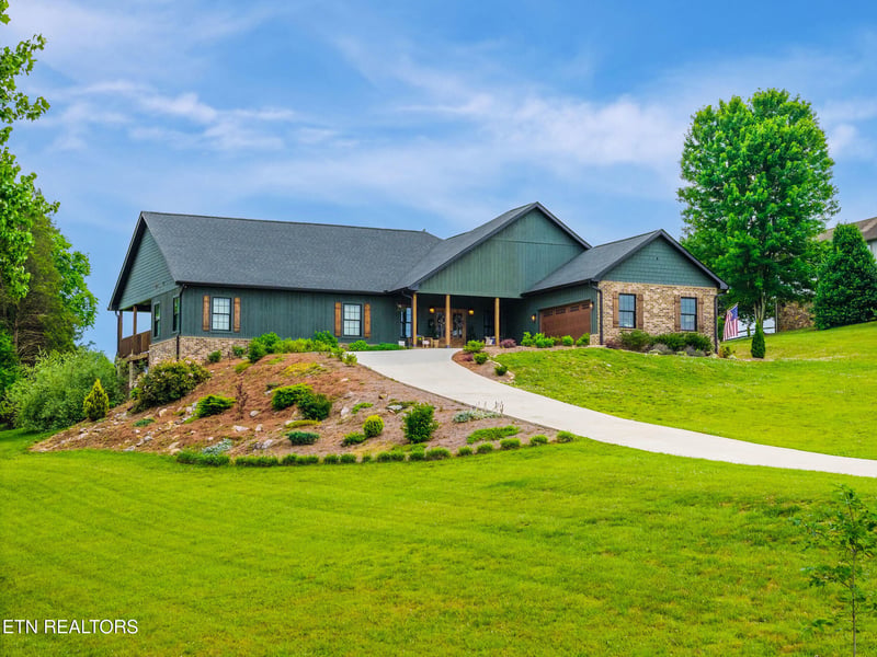5216 Three Bars Ln, Seymour, TN 37865