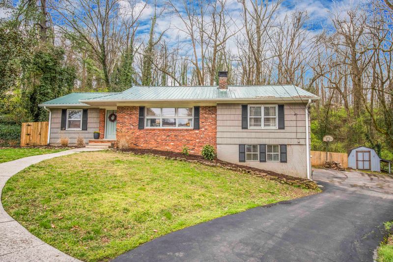 5218 Daphne Dr, Knoxville, TN 37914