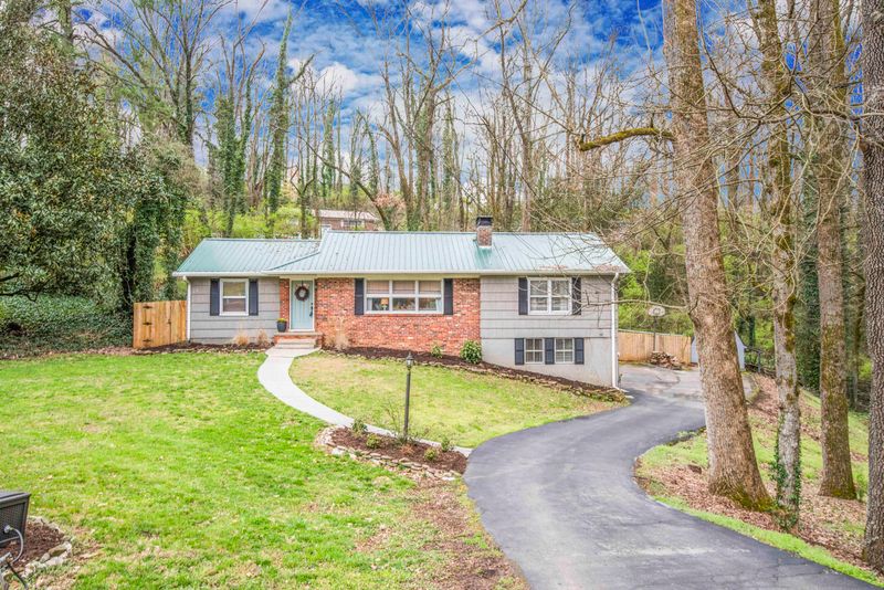 5218 Daphne Dr, Knoxville, TN 37914