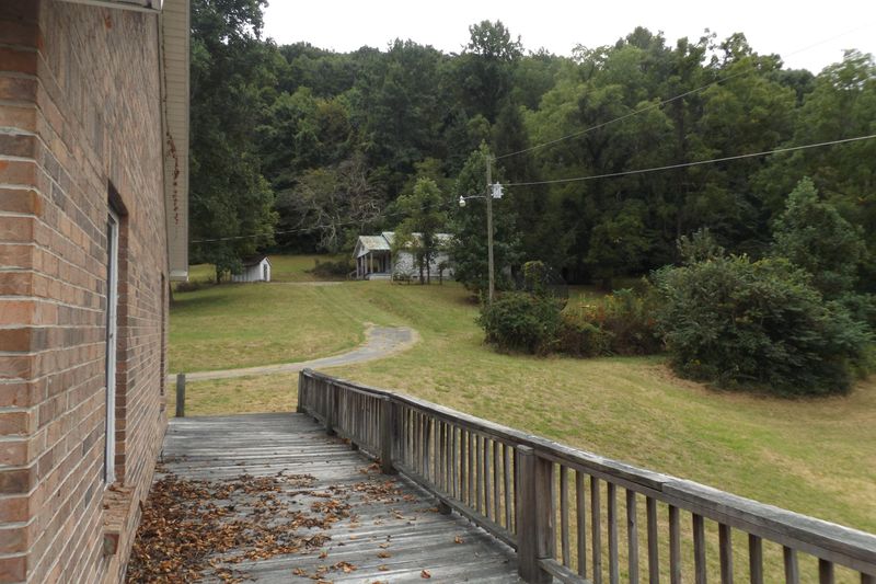 522 Brahma Ln, Pioneer, TN 37847