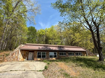 522 College Grove Rd, Rockwood, TN 37854