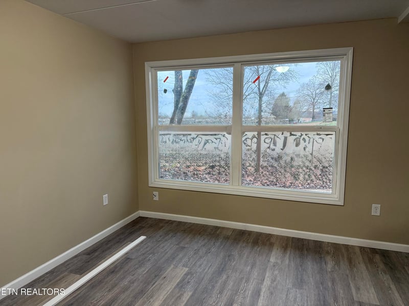 522 College Grove Rd, Rockwood, TN 37854