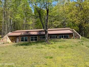 522 College Grove Rd, Rockwood, TN 37854