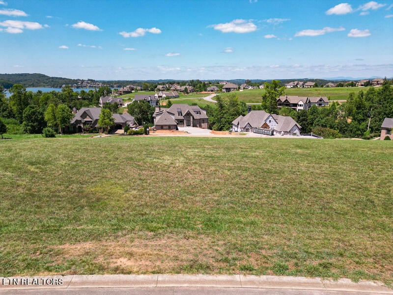 522 Commodore Dr, Lenoir City, TN 37772