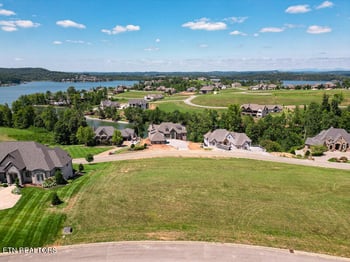 522 Commodore Dr, Lenoir City, TN 37772