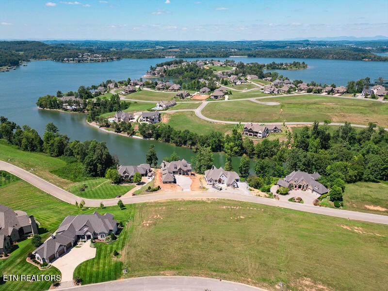 522 Commodore Dr, Lenoir City, TN 37772