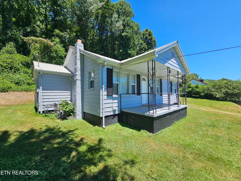 522 Hen Valley Rd, Oliver Springs, TN 37840