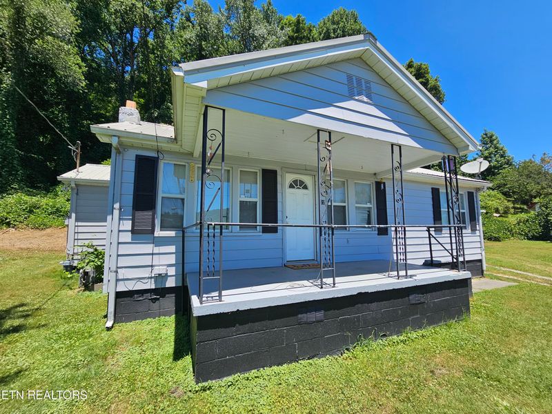 522 Hen Valley Rd, Oliver Springs, TN 37840