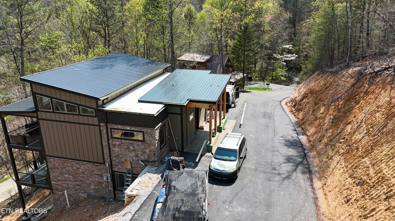 522 Ogle Dr, Pigeon Forge, TN 37863