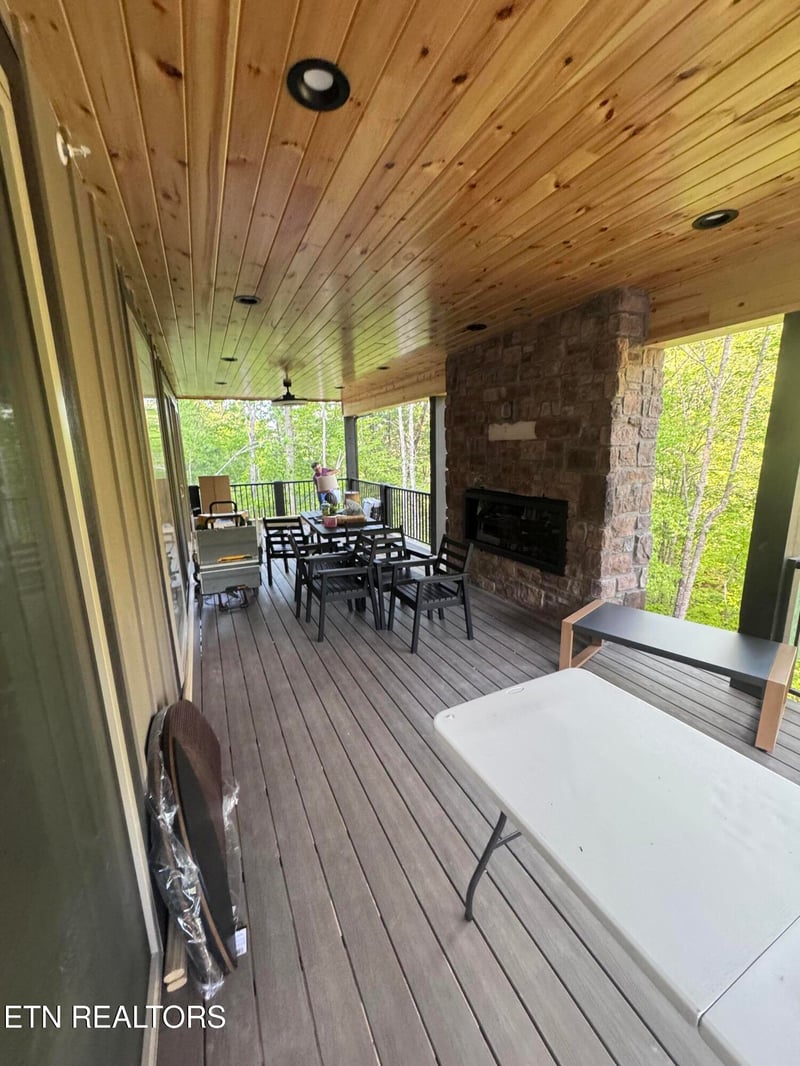 522 Ogle Dr, Pigeon Forge, TN 37863