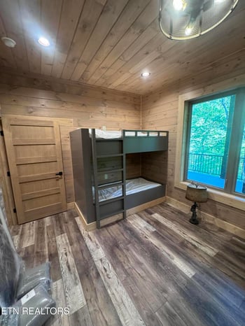 522 Ogle Dr, Pigeon Forge, TN 37863