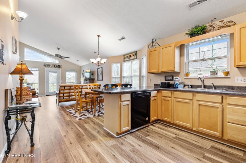 522 Tanasi Tr, Pigeon Forge, TN 37863
