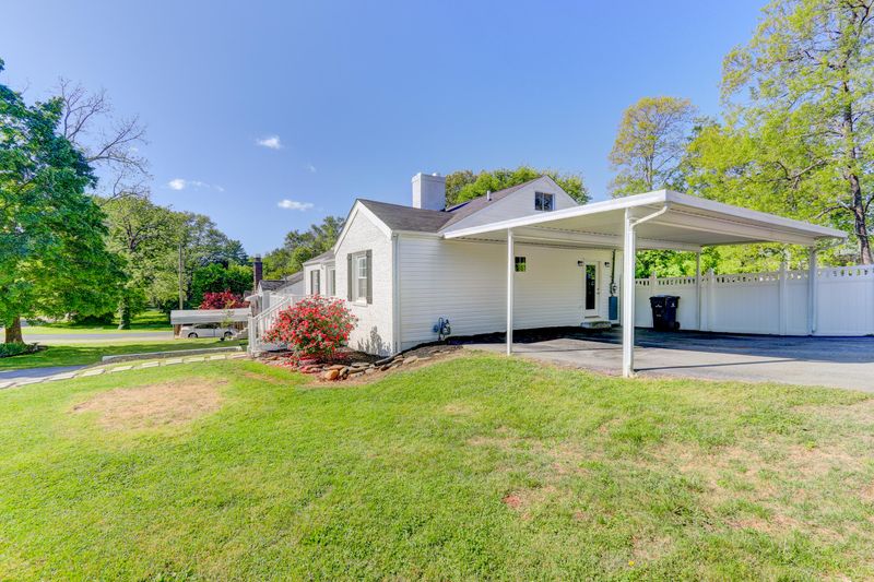 5223 Villa Rd, Knoxville, TN 37918