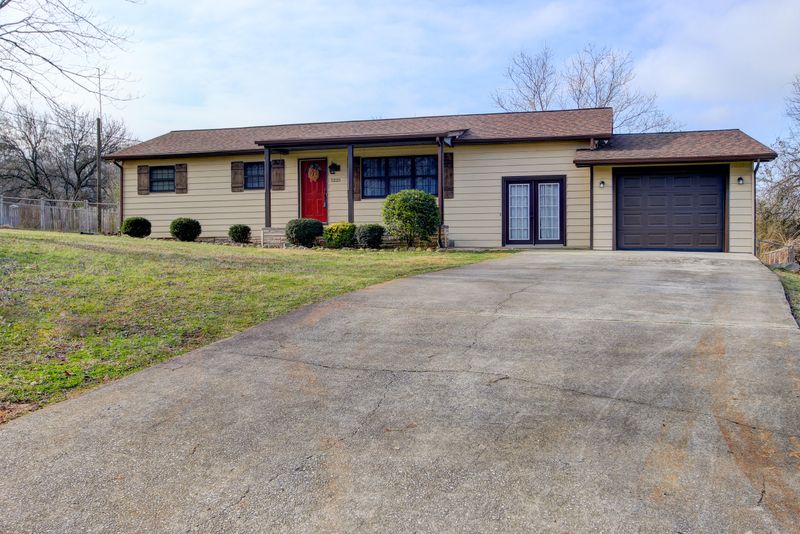 5225 Tillery Rd, Knoxville, TN 37912
