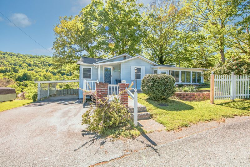 523 Duncan Ave, Rocky Top, TN 37769