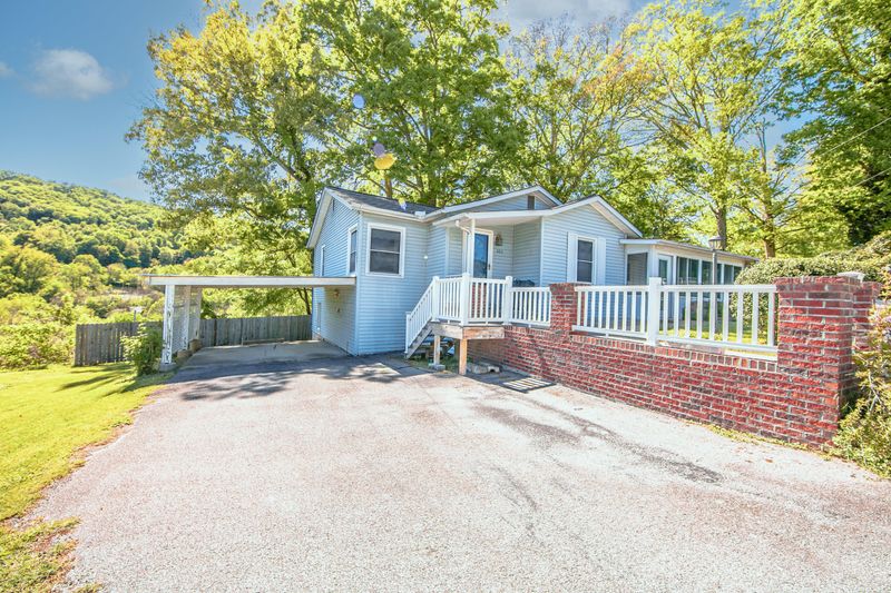 523 Duncan Ave, Rocky Top, TN 37769