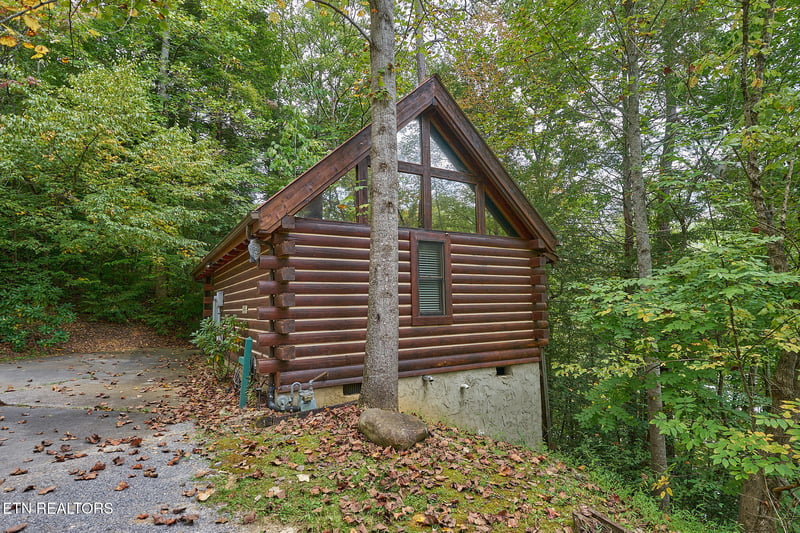 523 Hoot Owl Way, Gatlinburg, TN 37738