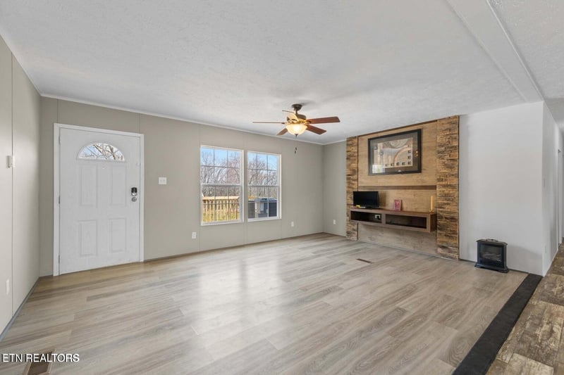 523 N Point Rd, Sweetwater, TN 37874