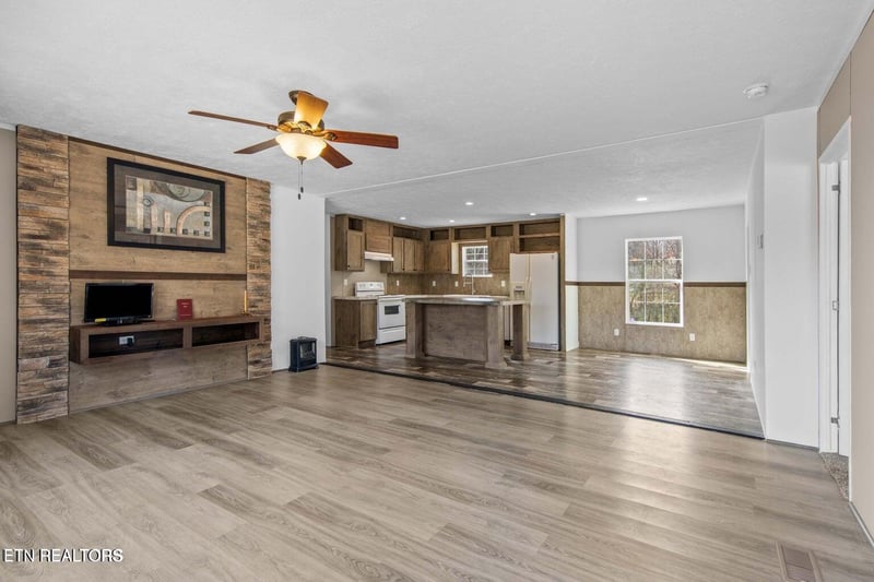 523 N Point Rd, Sweetwater, TN 37874