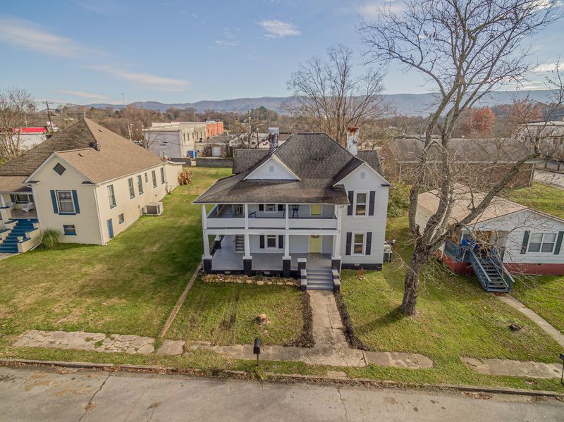 523 Ohio Ave, Etowah, TN 37331