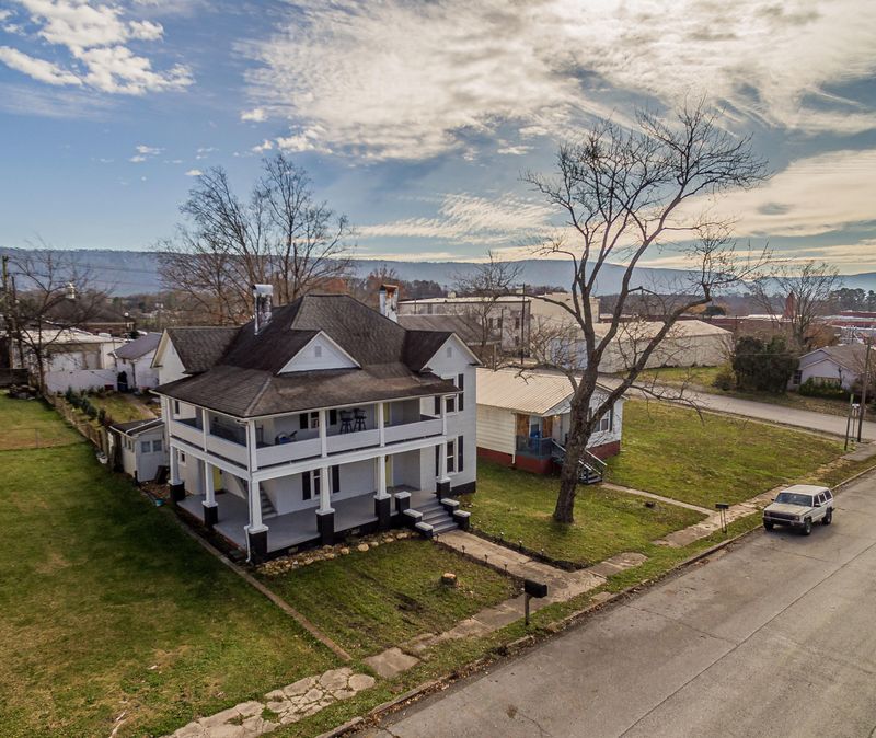 523 Ohio Ave, Etowah, TN 37331