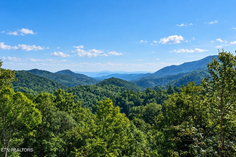 523 Percussion Ct, Sevierville, TN 37862