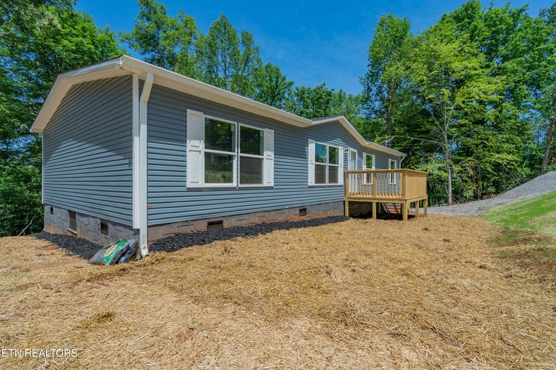 523 Smokey Dr, Loudon, TN 37774