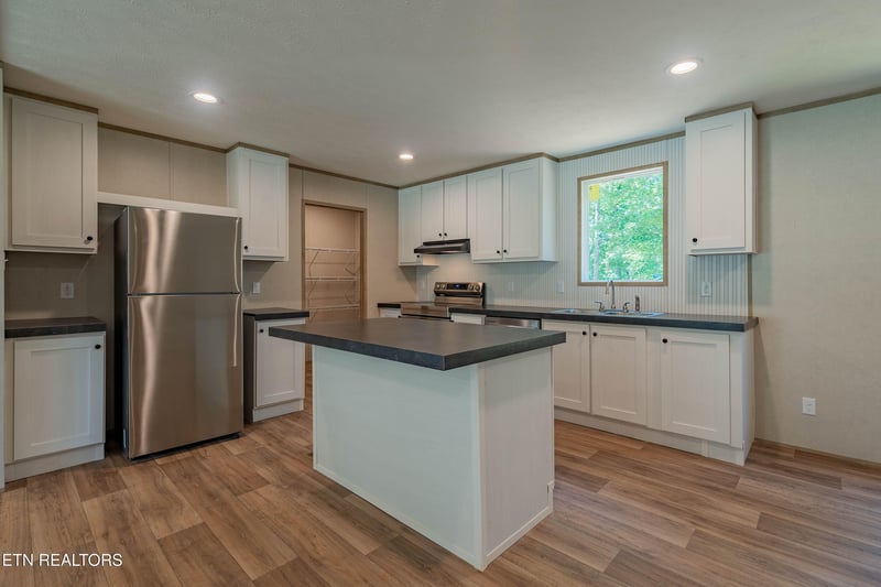 523 Smokey Dr, Loudon, TN 37774