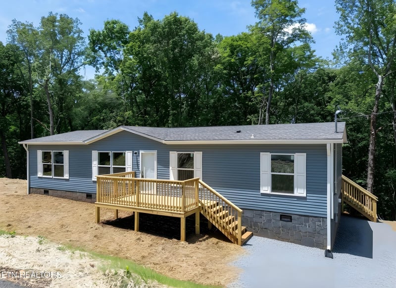 523 Smokey Dr, Loudon, TN 37774