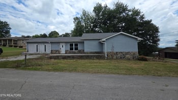 523 Sunset Dr, Madisonville, TN 37354
