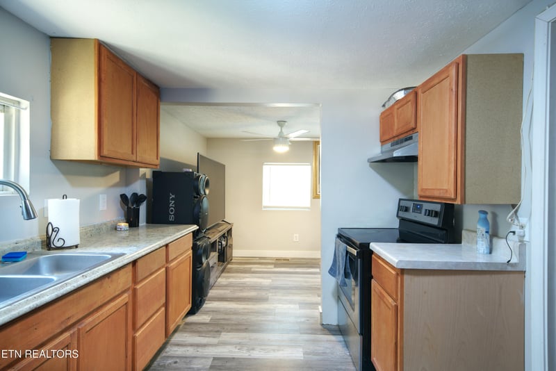 523 W Broad St, Clinton, TN 37716
