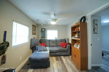 523 W Broad St, Clinton, TN 37716