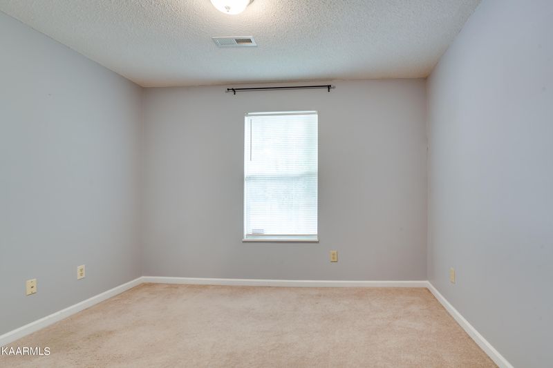 523 Wakebridge Blvd, Powell, TN 37849