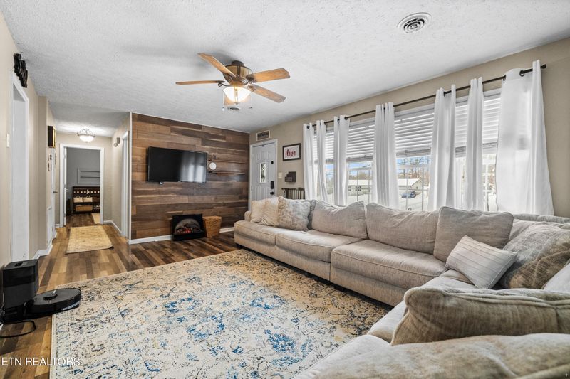 5232 John Hall Rd, Knoxville, TN 37920