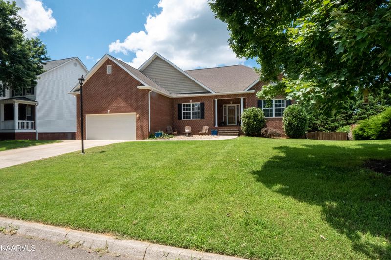 5233 Magic Lantern Dr, Knoxville, TN 37918