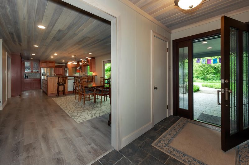 5233 Oakhill Dr, Knoxville, TN 37912