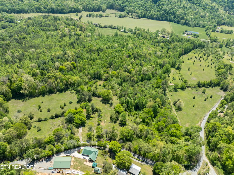524 E Millers Cove Rd, Walland, TN 37886