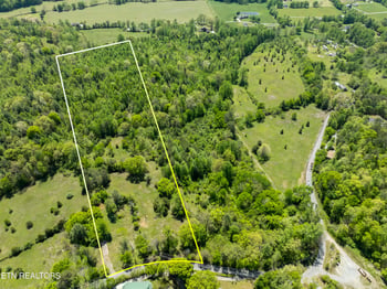 524 E Millers Cove Rd, Walland, TN 37886