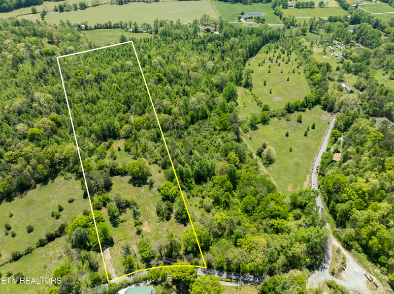 524 E Millers Cove Rd, Walland, TN 37886