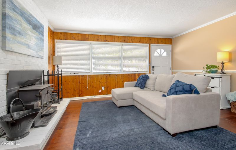 524 E Raccoon Valley Dr, Heiskell, TN 37754