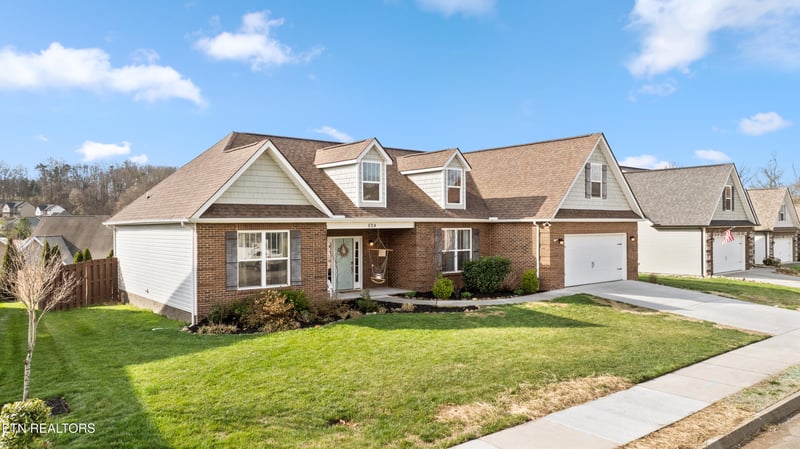 524 Greystoke Ln, Knoxville, TN 37912