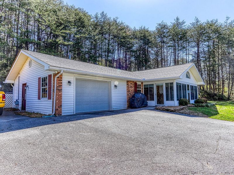 524 Loraine St, Pigeon Forge, TN 37863