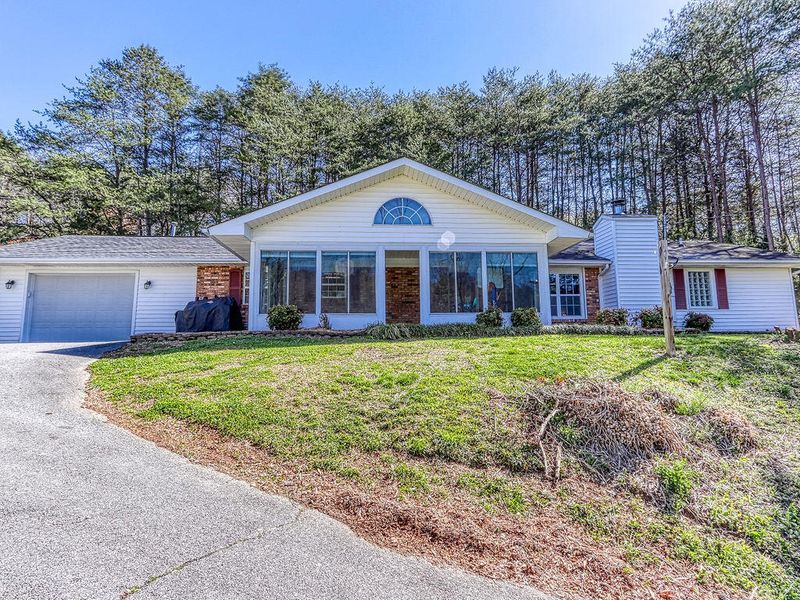 524 Loraine St, Pigeon Forge, TN 37863