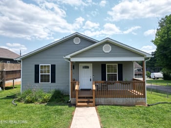 524 Midlake Dr, Knoxville, TN 37918